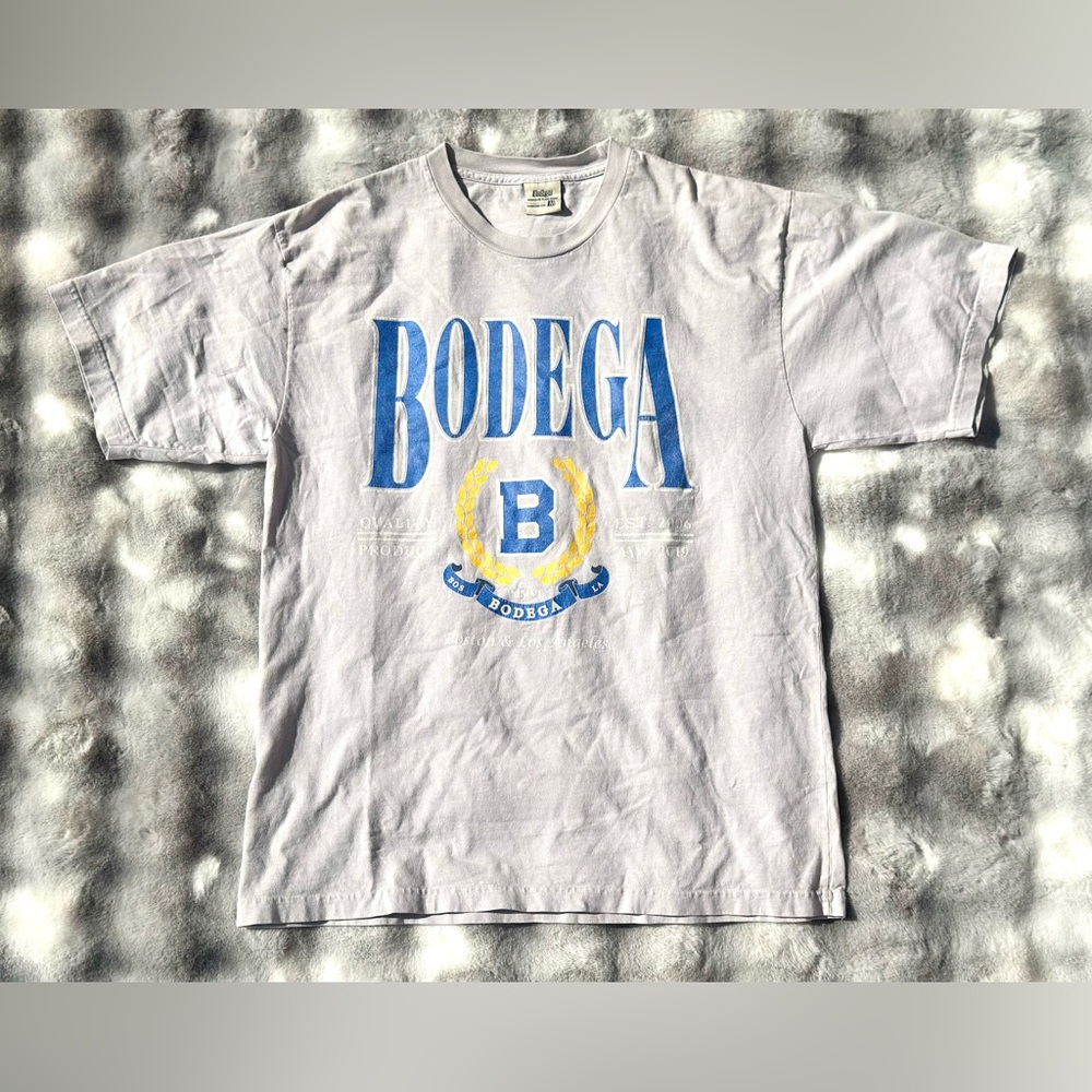 Vintage Bodega Graphic T-Shirt🐝